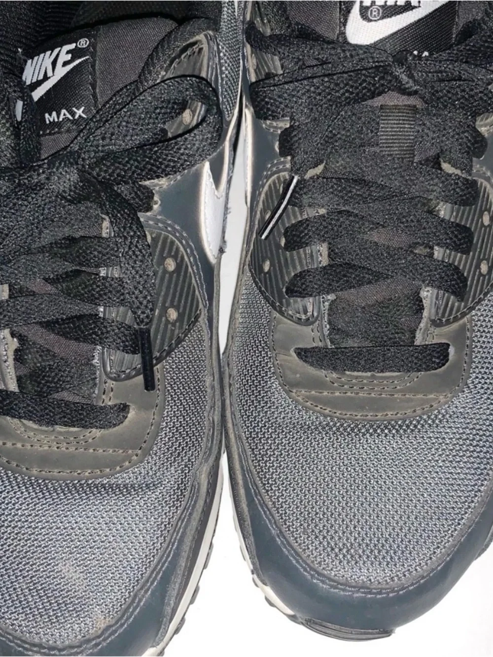 Men Sz 9 Nike Black & White Air Max Running Shoes